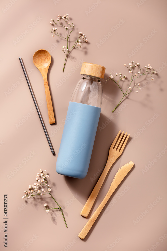 零浪费，环保理念。可重复使用的玻璃瓶和竹餐具。