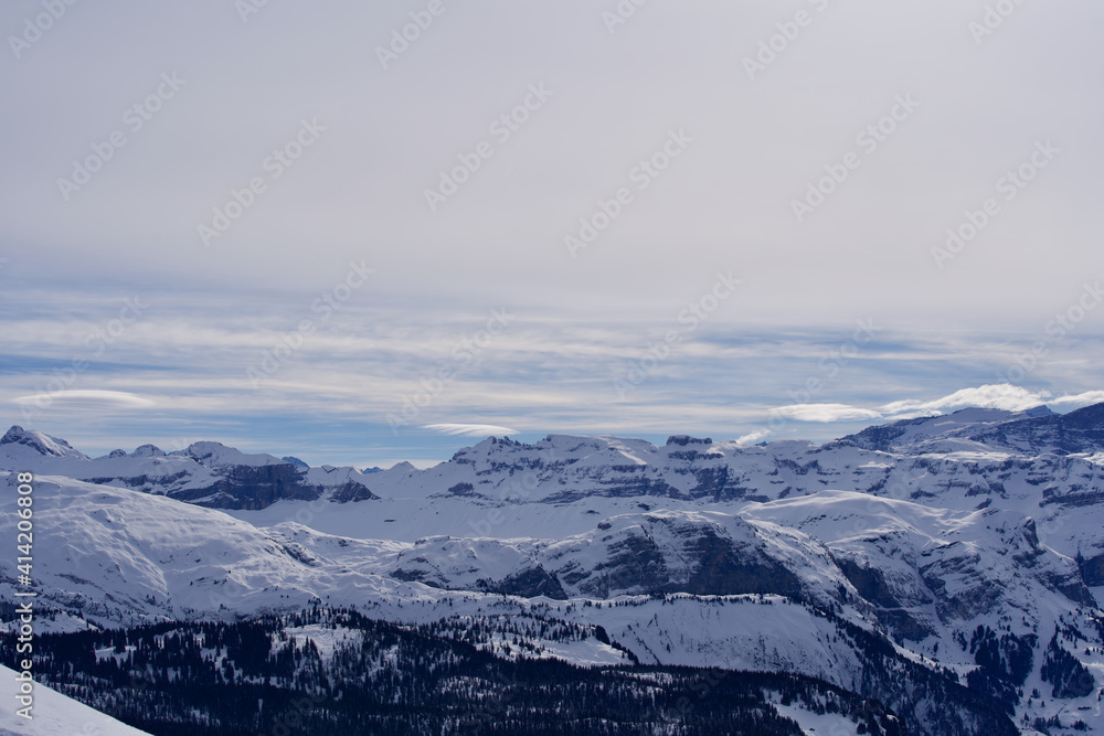 瑞士霍赫伊布里格滑雪场的全景景观。