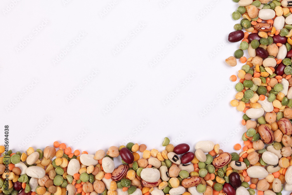 混合豆多颗粒彩色混合框架边框白色背景上的文本空间