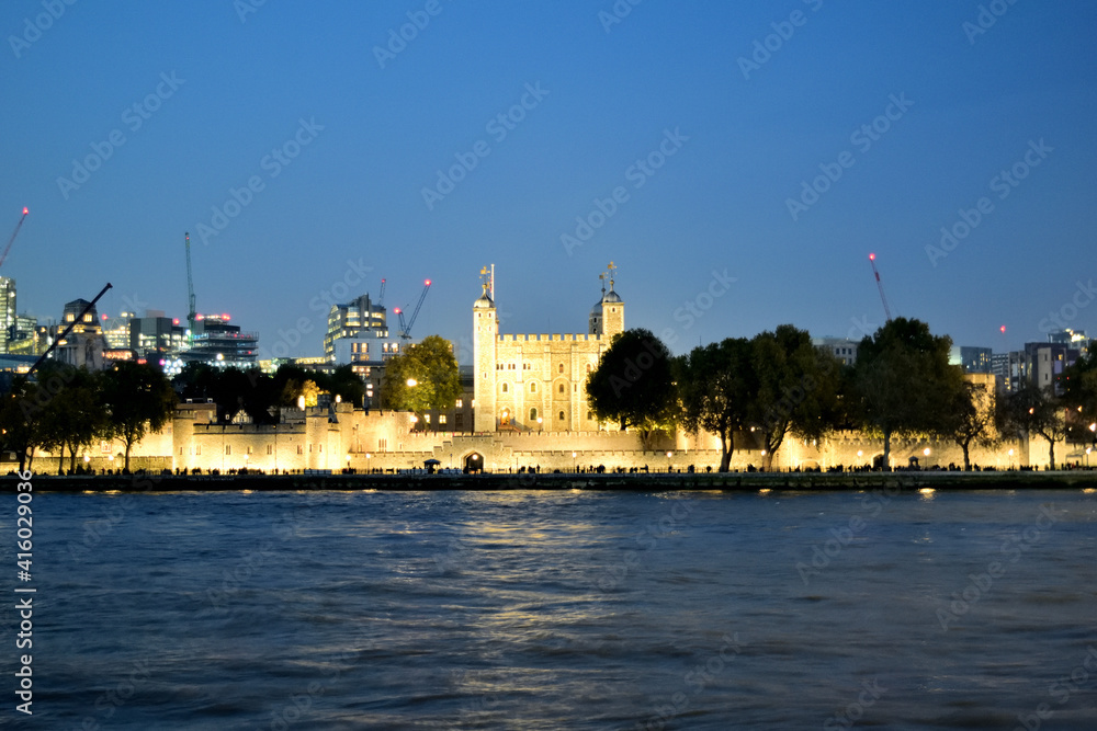 伦敦塔夜景-英国伦敦