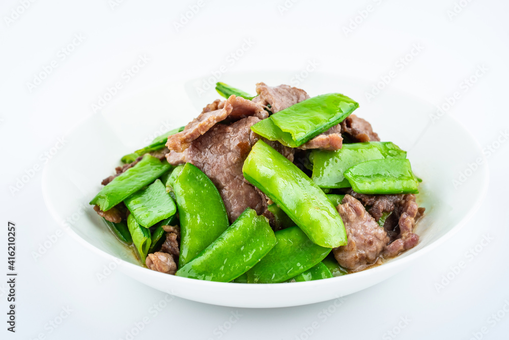 中餐，家常菜，一盘雪豌豆炒牛肉