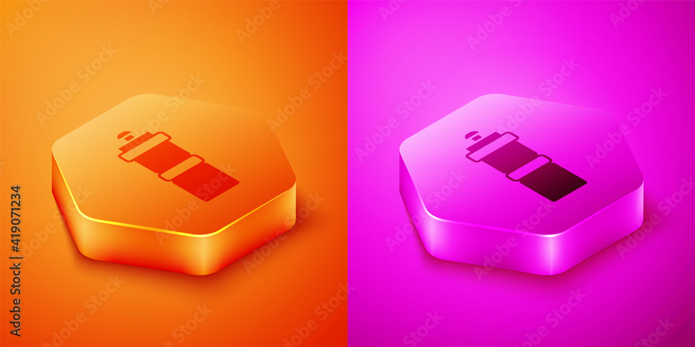 等距运动瓶，水图标隔离在橙色和粉色背景上。六角按钮。Vecto