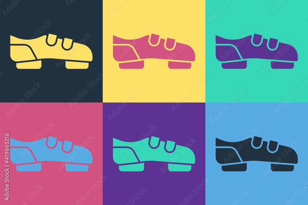 流行艺术铁人三项自行车运动鞋图标隔离在彩色背景上。运动鞋，自行车鞋。Vecto