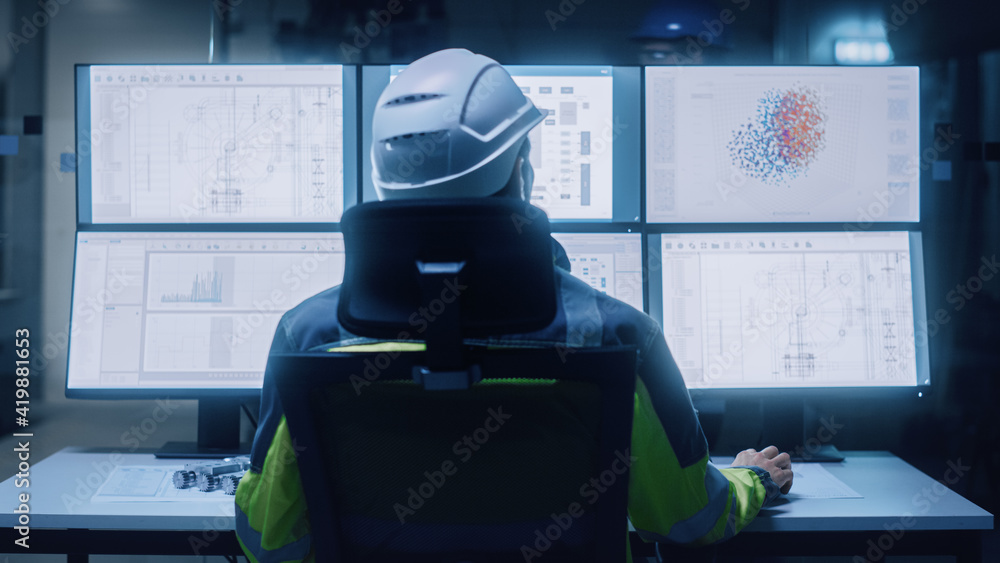 工业4.0现代工厂：戴安全帽和安全背心的设施操作员控制Workshop Pro