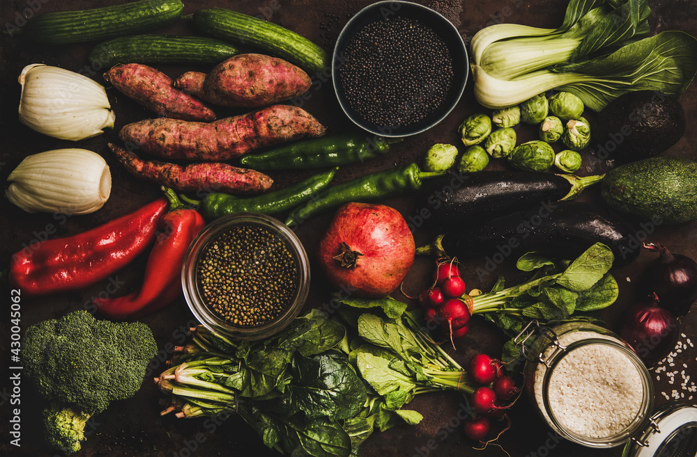 健康饮食的蔬菜、谷物、绿色蔬菜和水果