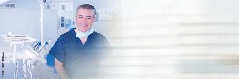 微笑的男性牙医在光线模糊的手术中的构成