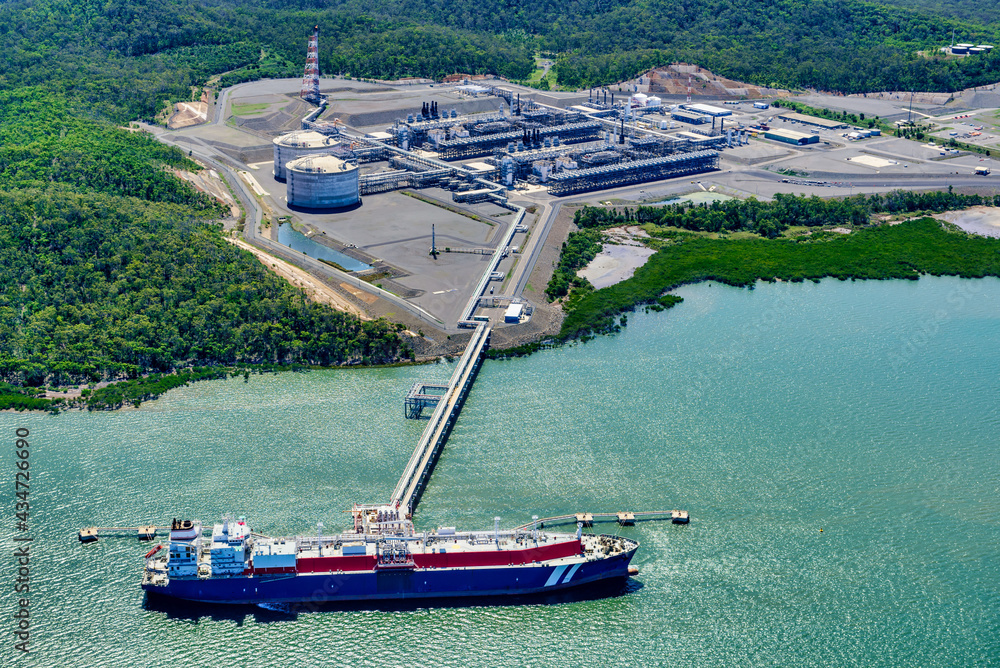 昆士兰柯蒂斯岛液化天然气厂和液化天然气船