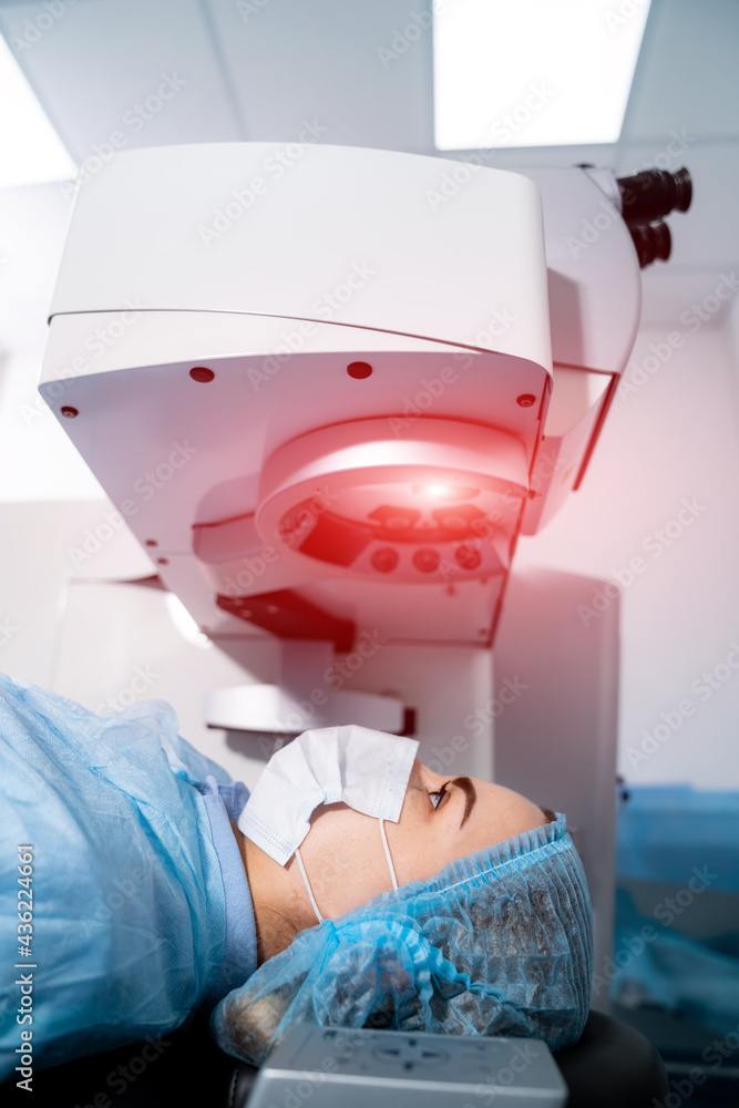 诊断视力临床设备。专业的眼部矫正技术。
