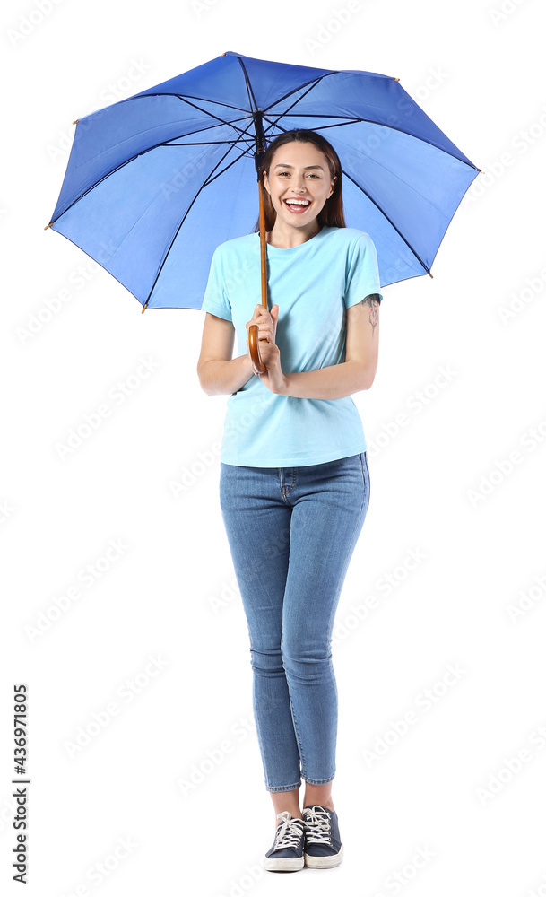 白底带伞的美丽年轻女子