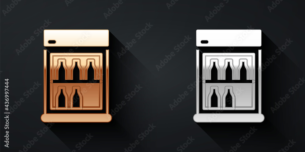 金色和银色商用冰箱，用于存储黑色背景上隔离的饮料图标。易腐