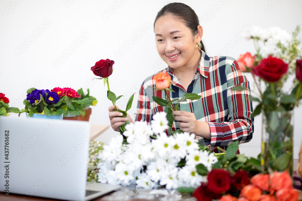 Teaching flower arrangements online in the house concept, asian woman Smiling florist record video b