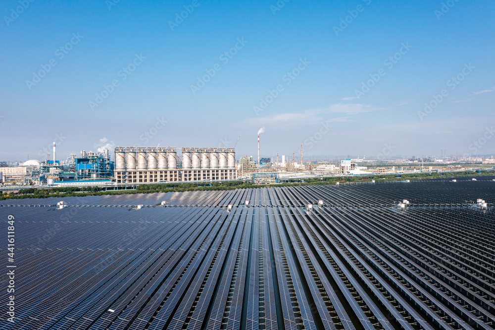 带工厂的太阳能发电站