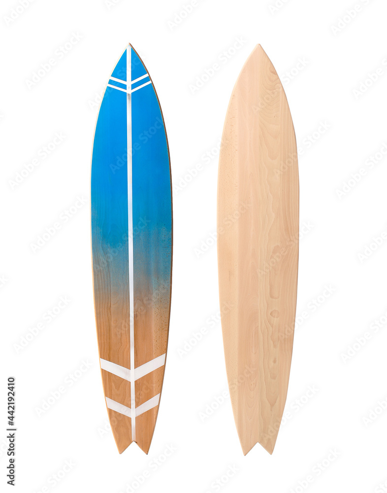 白色背景下木制冲浪板的不同视图
