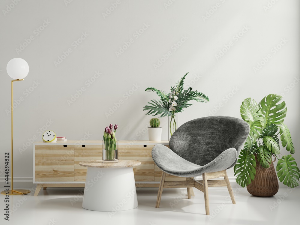 现代极简主义室内，空白墙背景上有一把扶手椅。