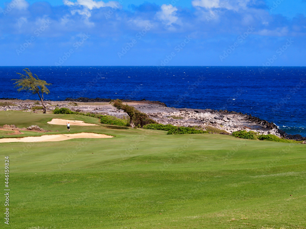 Maui龙牙旁的高尔夫球场视图