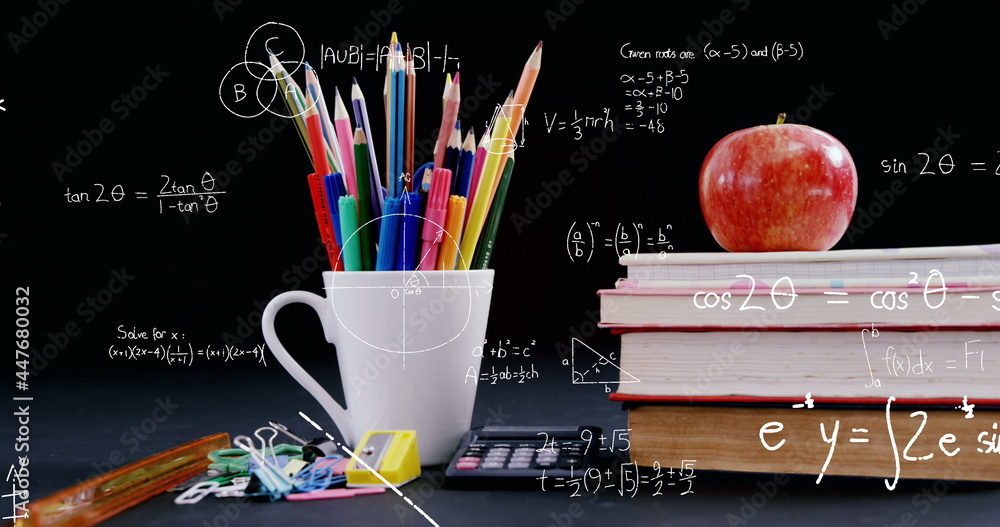 数学方程漂浮在书堆和铅笔架上的苹果上