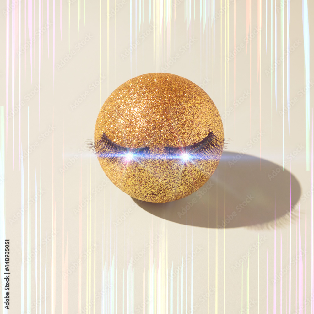 新音乐专辑的时尚封面。假睫毛和眼睛亮点的金球。Ab