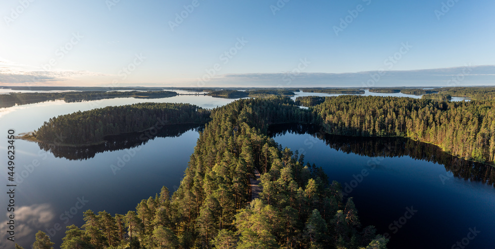 芬兰赛马地区的泰加森林和湖泊