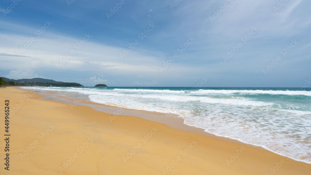 热带沙滩，蓝色海洋和蓝天背景图像，用于自然背景或夏季b