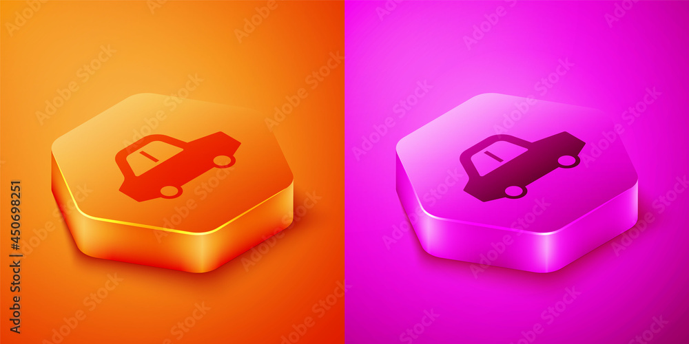 等距玩具车图标隔离在橙色和粉色背景上。六边形按钮。矢量