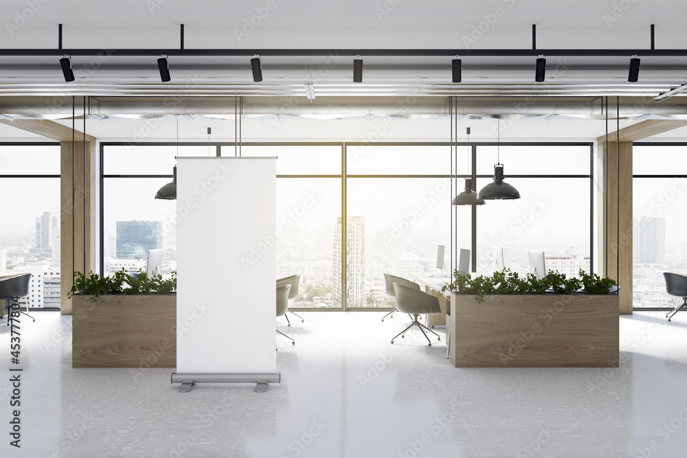现代协同办公办公室内部，带有白色模型海报，装饰性木制植物