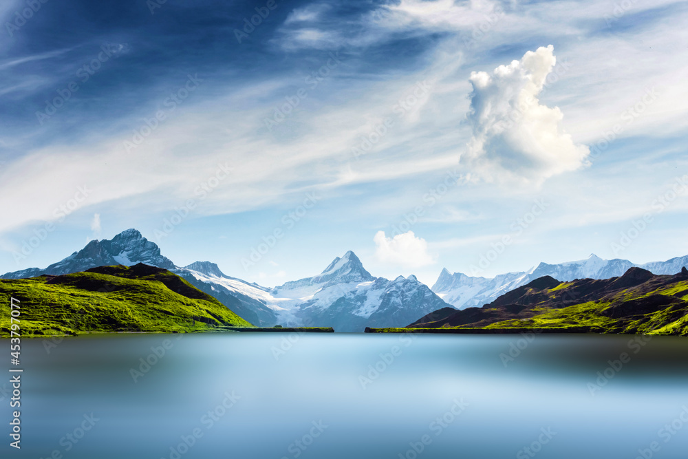 瑞士阿尔卑斯山脉的巴查尔普湖