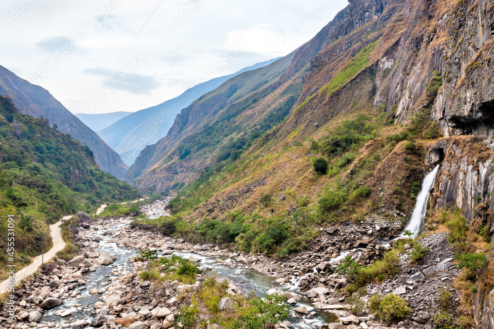 秘鲁马丘比丘附近的乌鲁班巴河瀑布