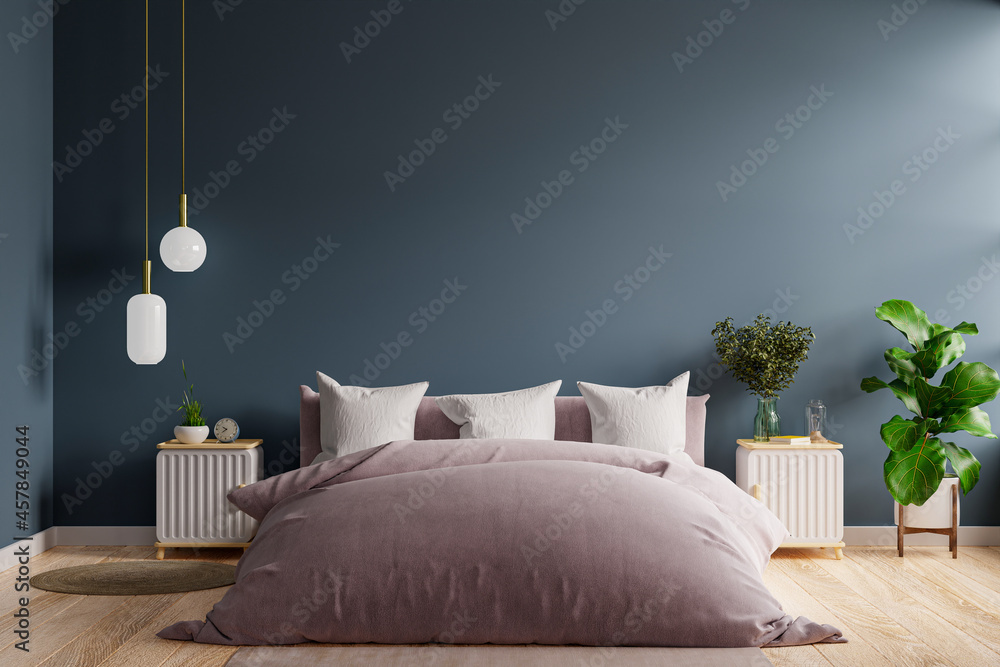 卧室内部采用深色风格，深蓝色墙壁模型。