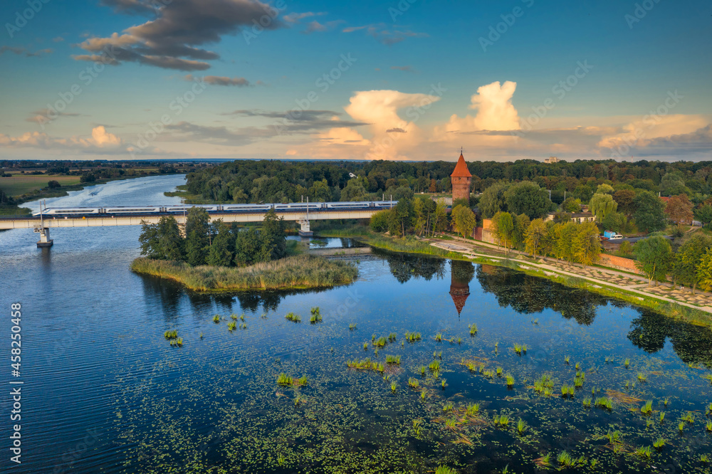 波兰诺加特河上马尔博克市的美景