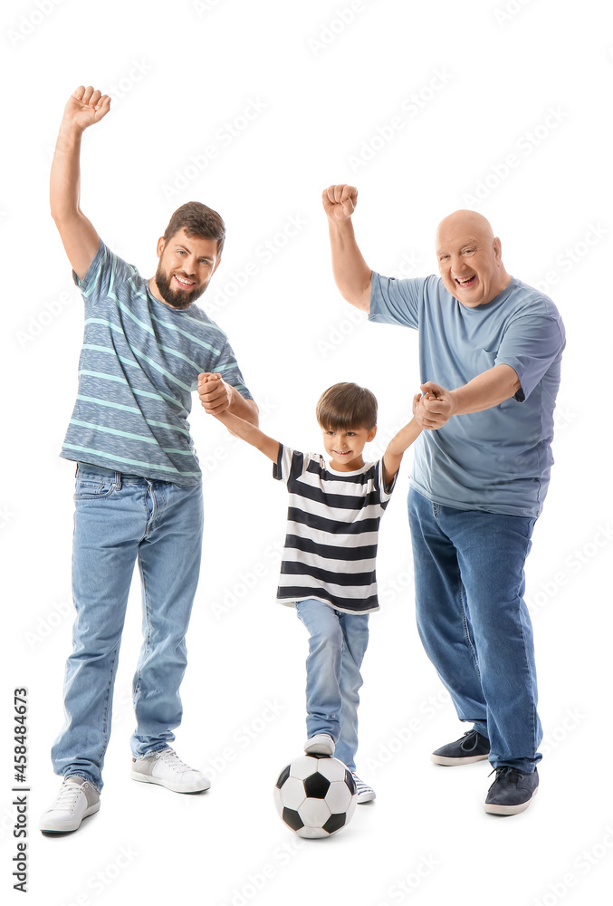 快乐的男人，他的小儿子和父亲在白色背景下踢足球