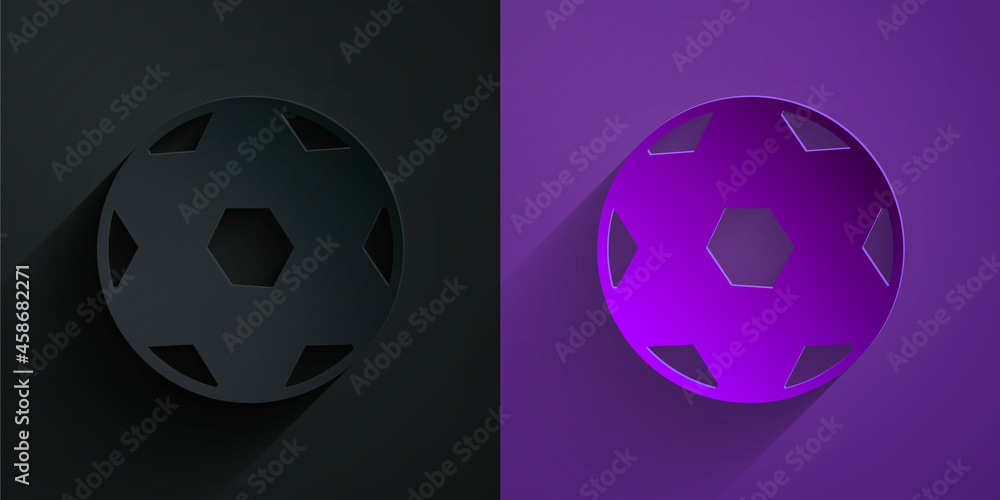剪纸足球图标，紫色背景，黑色隔离。运动装备。纸a