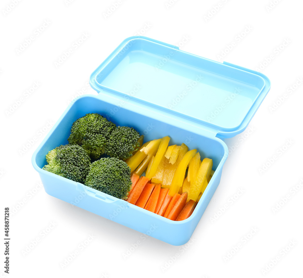 蓝色容器，白底西兰花、辣椒片和胡萝卜
