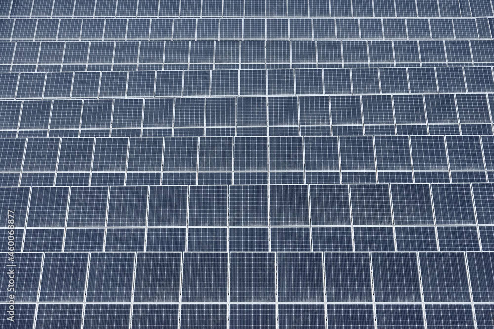 成排的光伏板，太阳能发电站图案