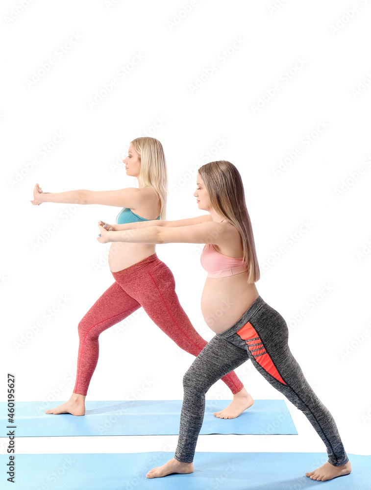 年轻孕妇在白色背景下练习瑜伽
