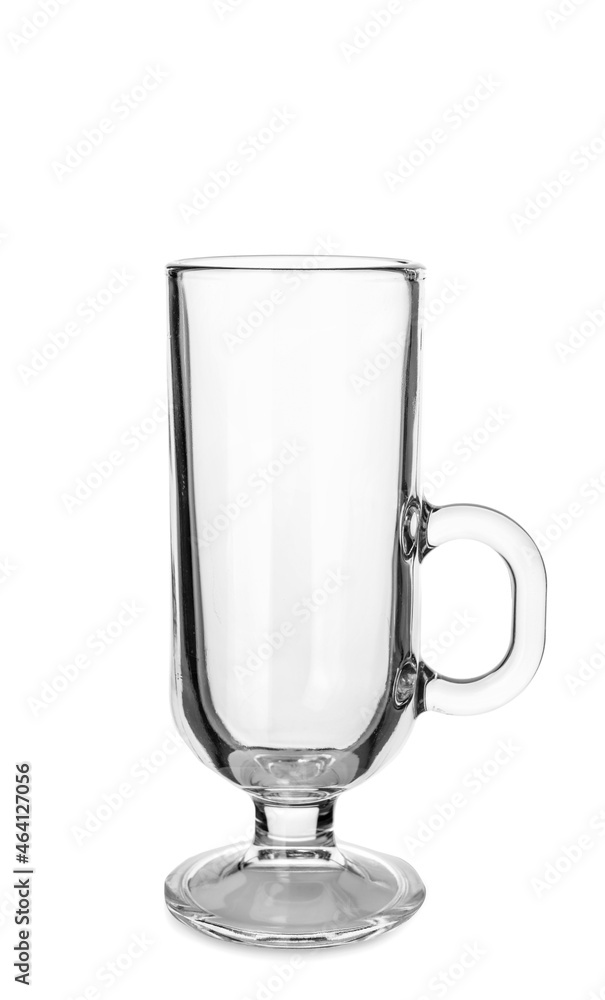 白色背景时尚的空玻璃杯