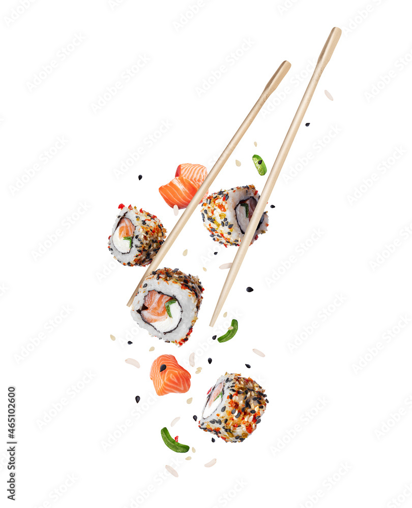 新鲜寿司，三文鱼和原料在白色背景下隔离在空气中