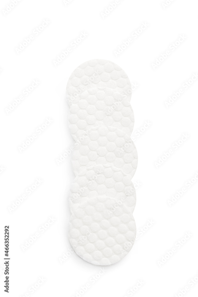 白色背景的新型柔软化妆棉垫