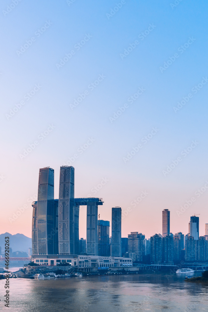中国重庆朝天门码头的清晨景色