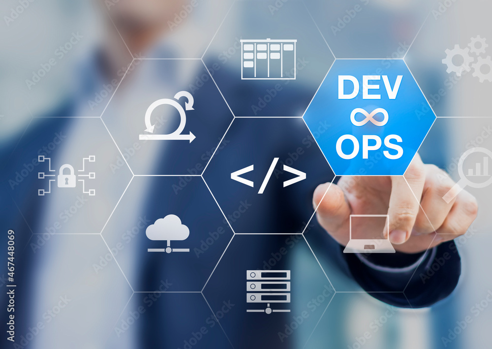 DevOps工程师致力于软件开发和IT运营，具有敏捷方法的图标