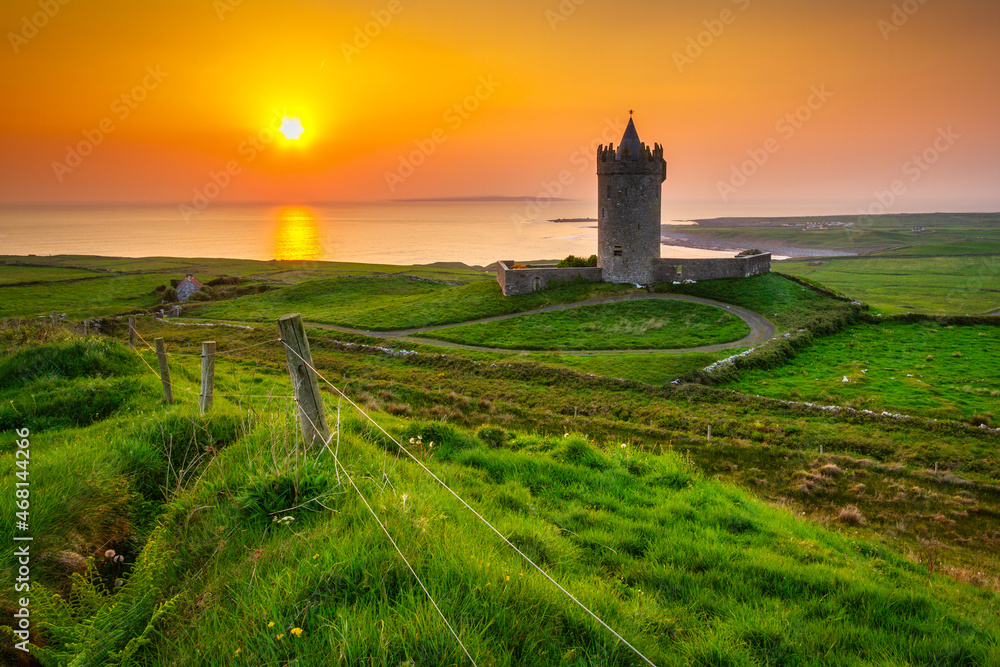 爱尔兰克莱尔郡杜林市大西洋上的杜纳戈尔城堡
