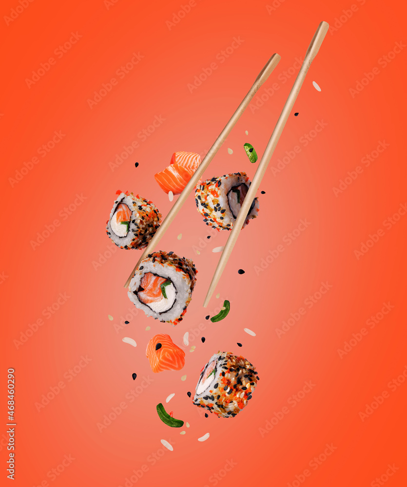 新鲜寿司配三文鱼和红底空中配料