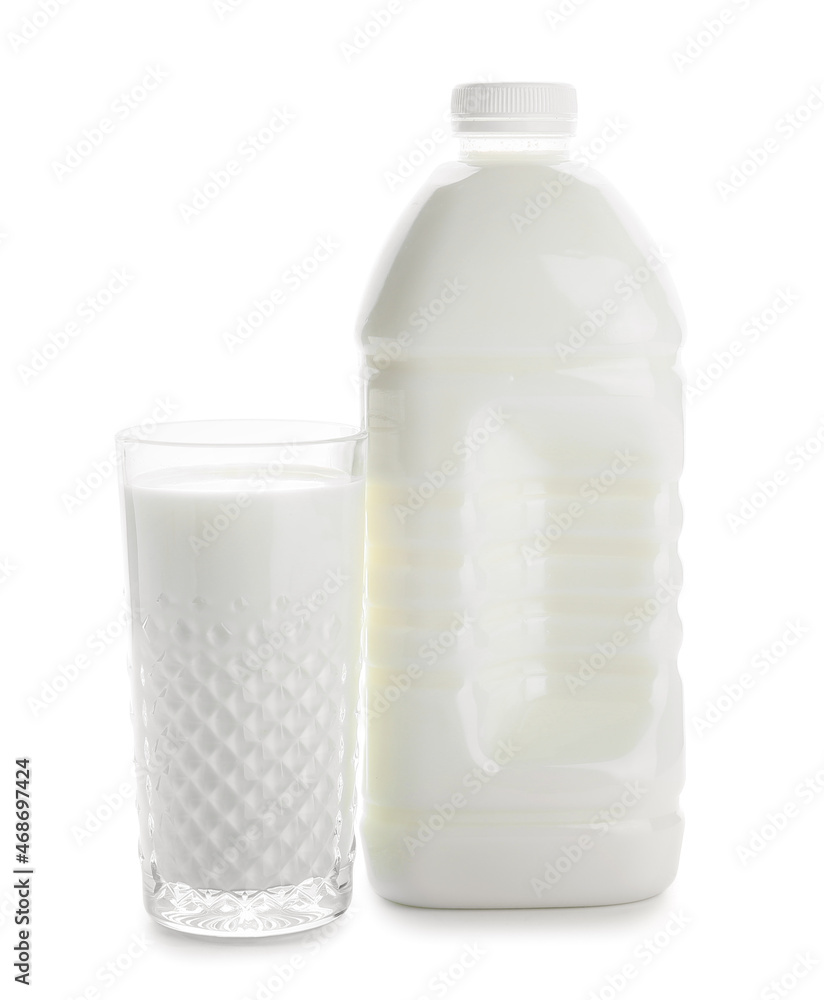 白底加隆瓶和一杯牛奶
