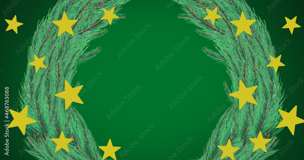 绿色背景的圣诞花环上黄色星星的图像