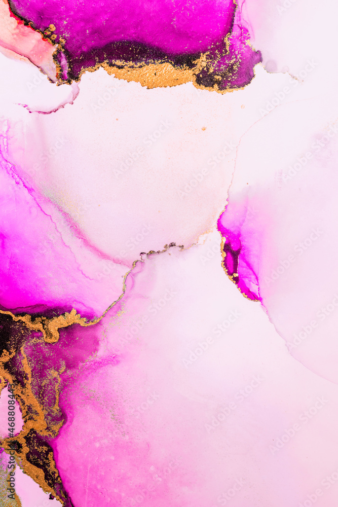 纸上大理石液体墨水艺术绘画的粉金色抽象背景。原始艺术品的图像