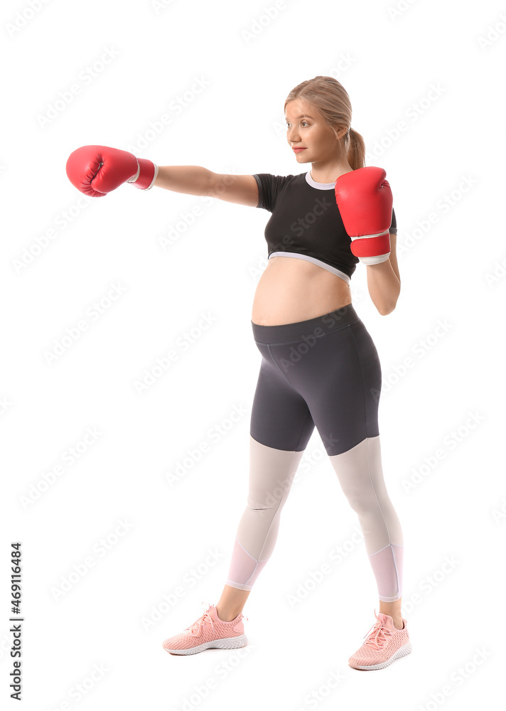 白底戴拳击手套的年轻孕妇