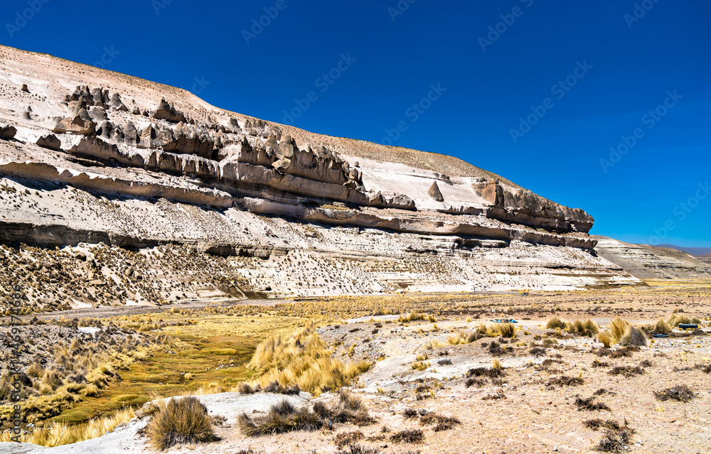 秘鲁安第斯山脉库斯科-阿雷基帕高速公路的岩层