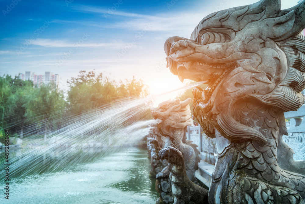 中国园林龙雕塑与喷泉