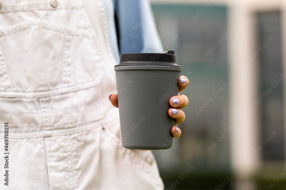 可重复使用的灰色热饮咖啡杯