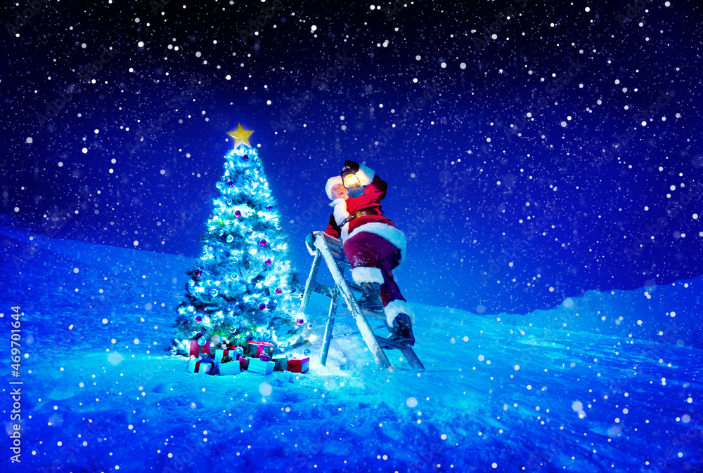 圣诞老人和一棵圣诞树