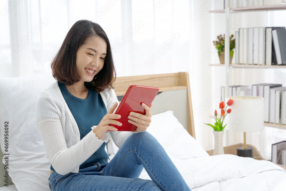 亚洲女性信息进入互联网系统，以便在卧室中使用